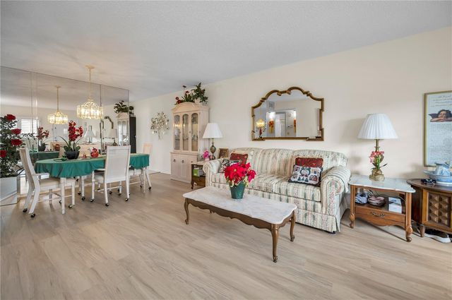 2358 ECUADORIAN WAY 52, Clearwater, FL 33763