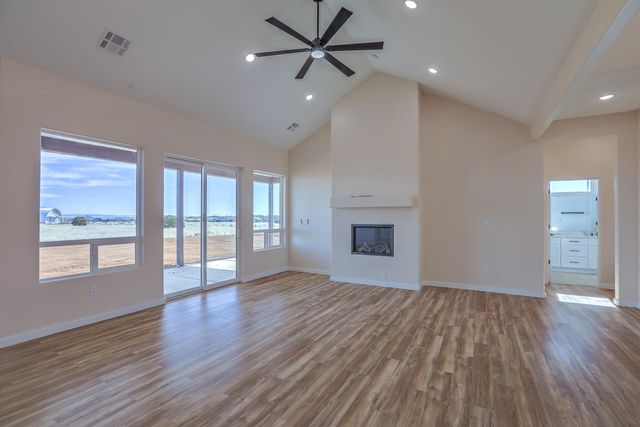 4 Kailey Loop, Edgewood, NM 87015