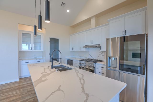 4 Kailey Loop, Edgewood, NM 87015