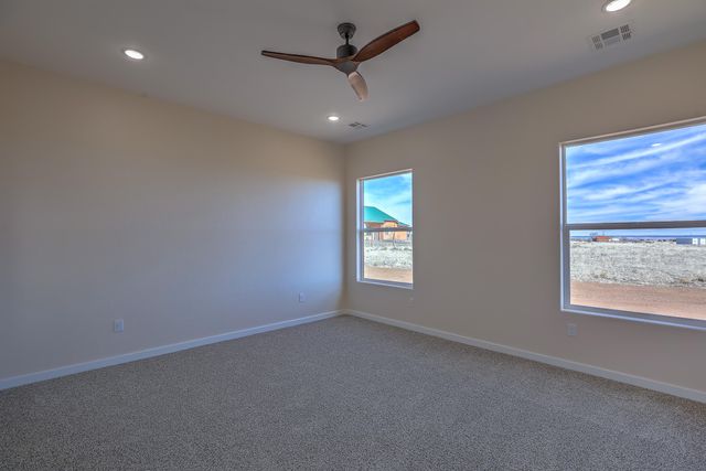 4 Kailey Loop, Edgewood, NM 87015