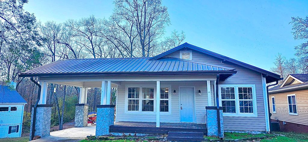 1322 Pennsylvania Avenue, Etowah, TN 37331