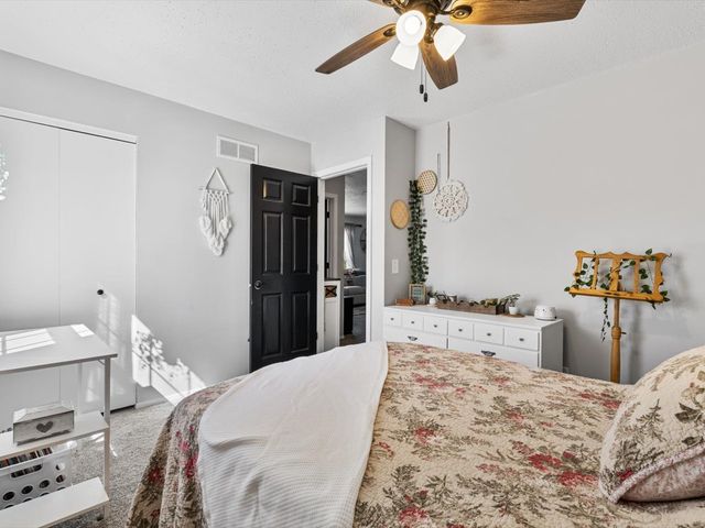 2514 Sheffield Drive, Davenport, IA 52806