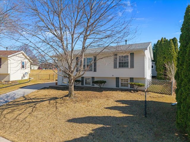 2514 Sheffield Drive, Davenport, IA 52806