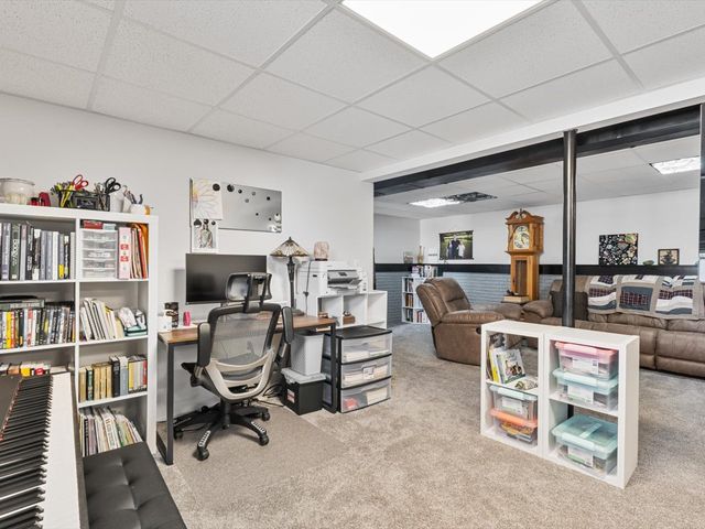 2514 Sheffield Drive, Davenport, IA 52806