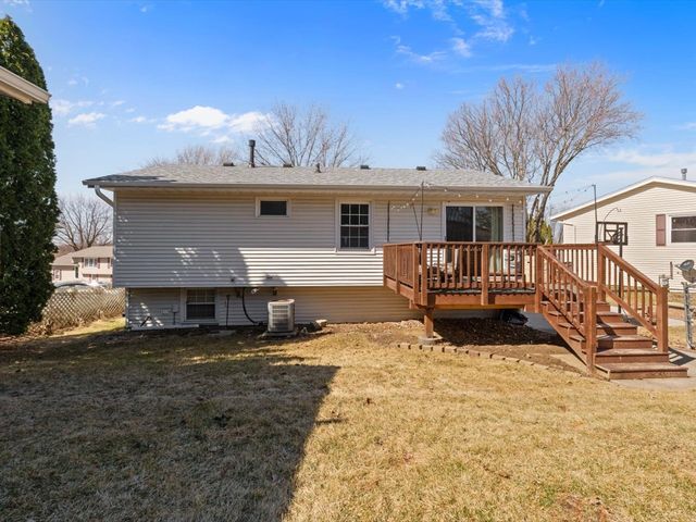 2514 Sheffield Drive, Davenport, IA 52806