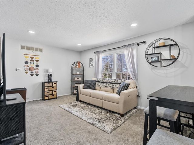 2514 Sheffield Drive, Davenport, IA 52806