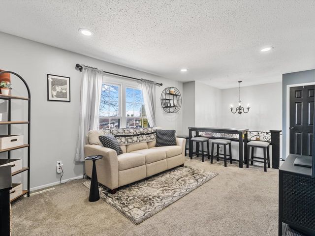 2514 Sheffield Drive, Davenport, IA 52806