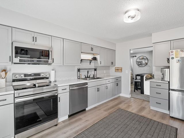 2514 Sheffield Drive, Davenport, IA 52806