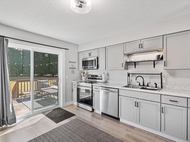 2514 Sheffield Drive, Davenport, IA 52806