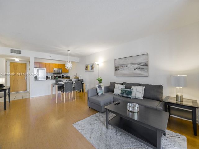 1200 Brickell Bay Dr 2119, Miami, FL 33131