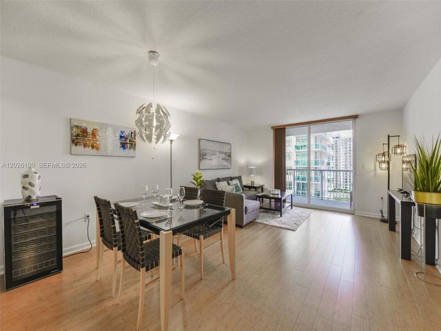 1200 Brickell Bay Dr 2119, Miami, FL 33131