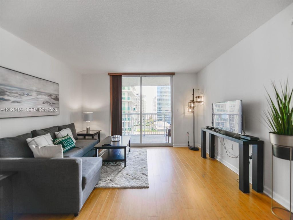 1200 Brickell Bay Dr 2119, Miami, FL 33131