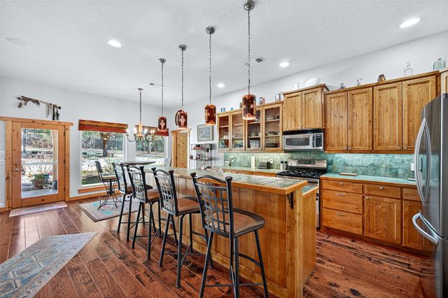 200 Cayuga Trail, Lake Kiowa, TX 76240