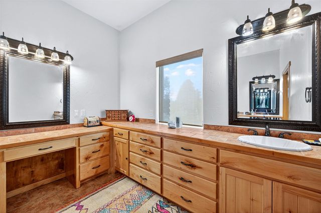 200 Cayuga Trail, Lake Kiowa, TX 76240