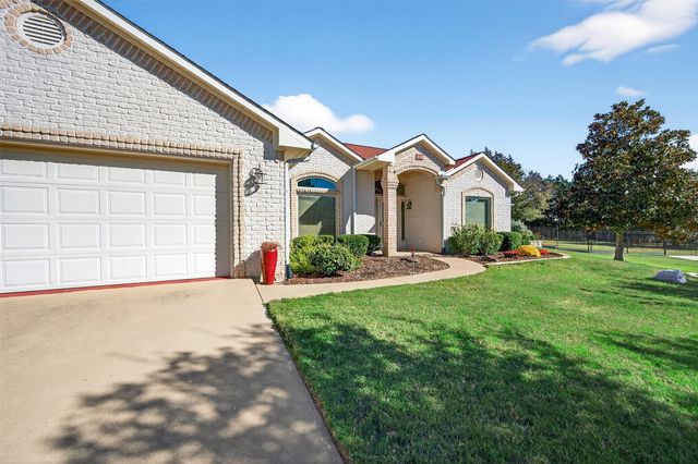 200 Cayuga Trail, Lake Kiowa, TX 76240