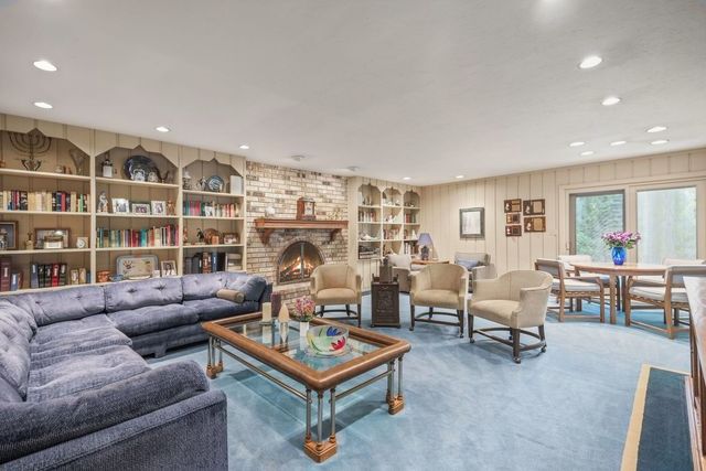 2724 Old Glenview Road, Wilmette, IL 60091