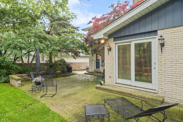 2724 Old Glenview Road, Wilmette, IL 60091