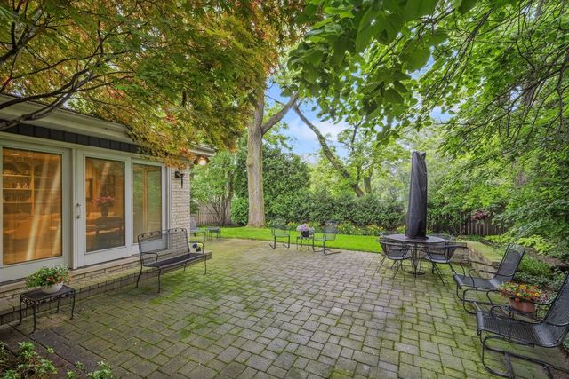 2724 Old Glenview Road, Wilmette, IL 60091
