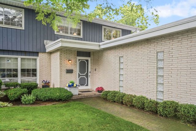 2724 Old Glenview Road, Wilmette, IL 60091
