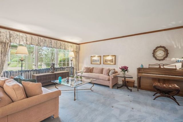 2724 Old Glenview Road, Wilmette, IL 60091