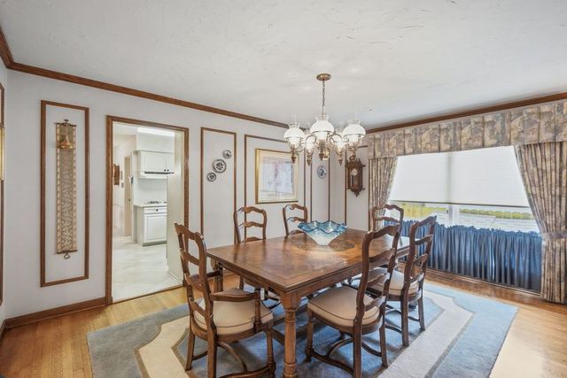 2724 Old Glenview Road, Wilmette, IL 60091