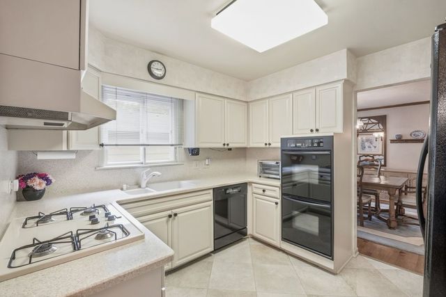 2724 Old Glenview Road, Wilmette, IL 60091