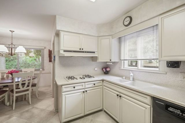2724 Old Glenview Road, Wilmette, IL 60091
