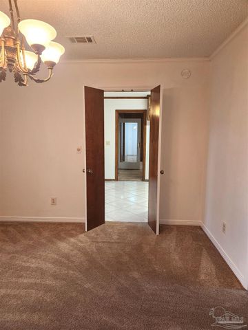 6818 Kitty Hawk Cir, Pensacola, FL 32506
