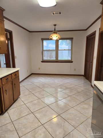 6818 Kitty Hawk Cir, Pensacola, FL 32506