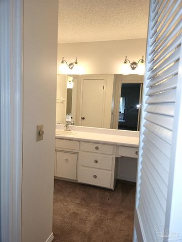 6818 Kitty Hawk Cir, Pensacola, FL 32506