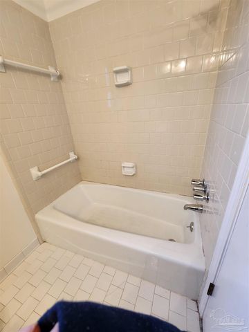 6818 Kitty Hawk Cir, Pensacola, FL 32506