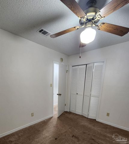 6818 Kitty Hawk Cir, Pensacola, FL 32506