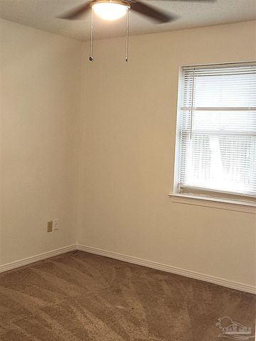6818 Kitty Hawk Cir, Pensacola, FL 32506