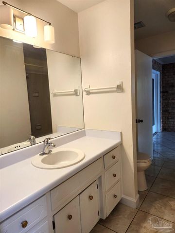 6818 Kitty Hawk Cir, Pensacola, FL 32506