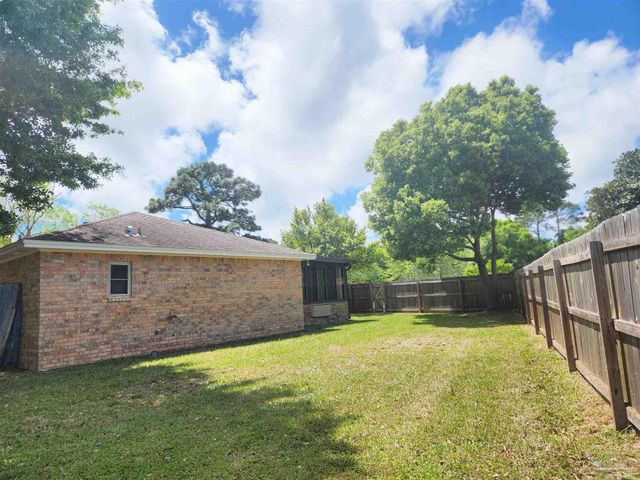 6818 Kitty Hawk Cir, Pensacola, FL 32506