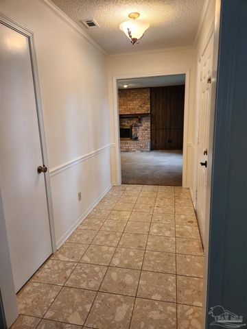 6818 Kitty Hawk Cir, Pensacola, FL 32506