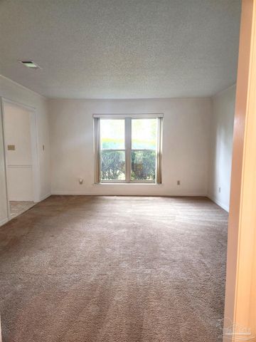 6818 Kitty Hawk Cir, Pensacola, FL 32506