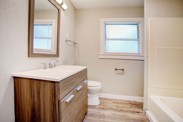 1005 N Buffalo Avenue, Cleburne, TX 76033