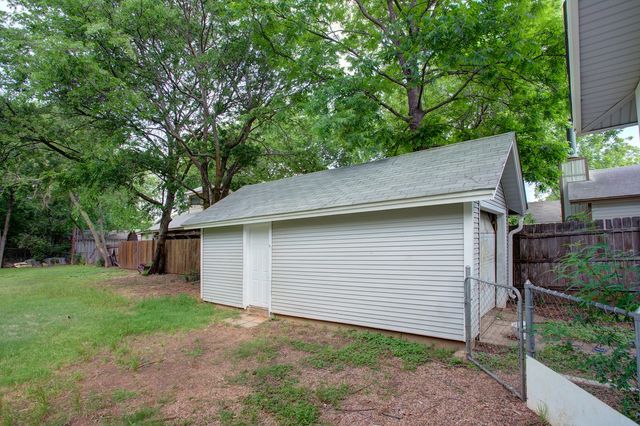 1005 N Buffalo Avenue, Cleburne, TX 76033