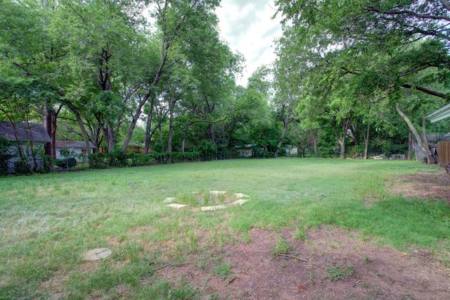 1005 N Buffalo Avenue, Cleburne, TX 76033