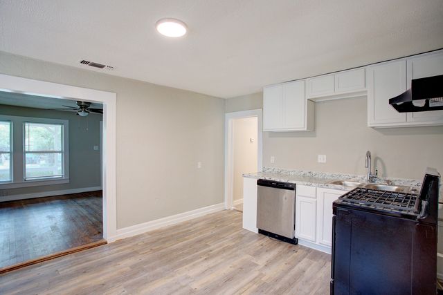 1005 N Buffalo Avenue, Cleburne, TX 76033