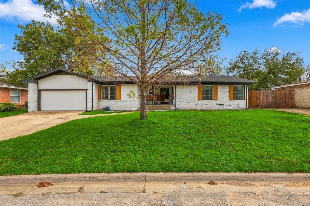 2740 Spruce Park Drive, Richland Hills, TX 76118 — exterior