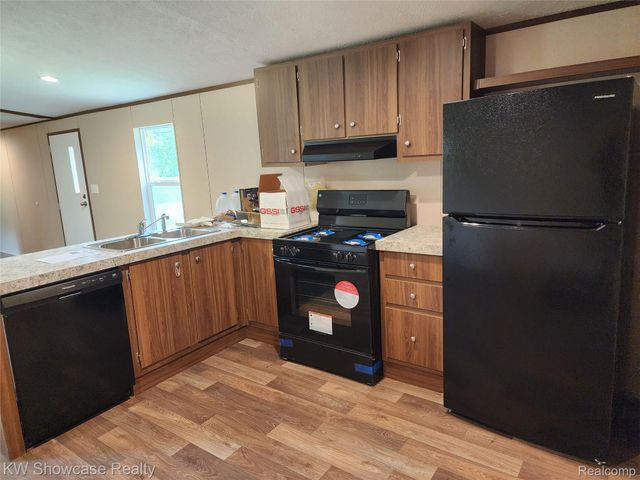7240 PUTTYGUT Road, China Township, MI 48054