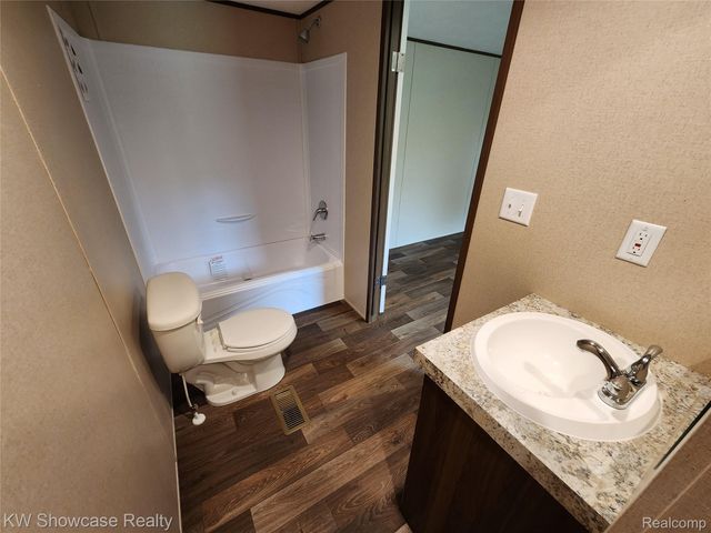 7240 PUTTYGUT Road, China Township, MI 48054