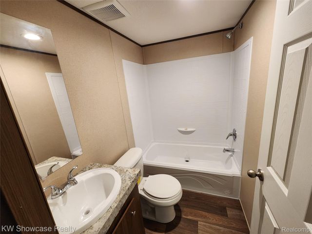 7240 PUTTYGUT Road, China Township, MI 48054