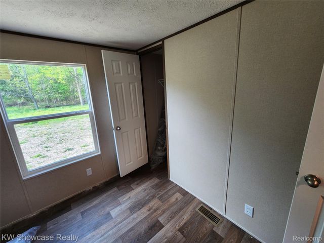 7240 PUTTYGUT Road, China Township, MI 48054
