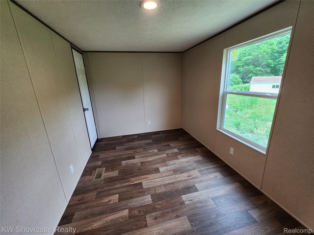 7240 PUTTYGUT Road, China Township, MI 48054