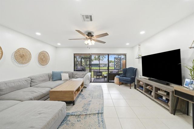 4737 NW 82nd Avenue 1207, Lauderhill, FL 33351