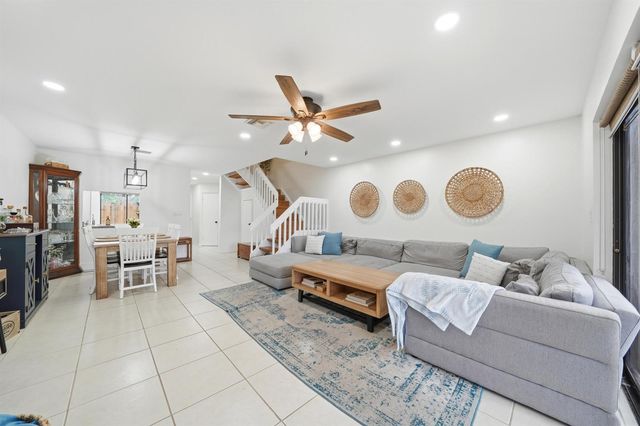 4737 NW 82nd Avenue 1207, Lauderhill, FL 33351