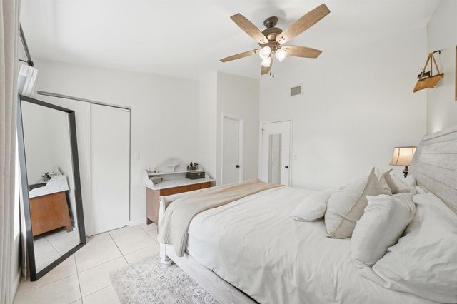 4737 NW 82nd Avenue 1207, Lauderhill, FL 33351